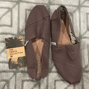 NWT gray canvas Toms